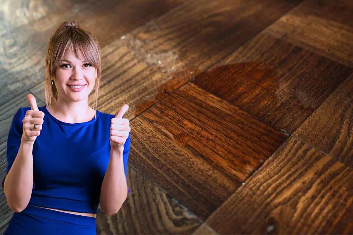 Donna pollice in su, parquet macchiato
