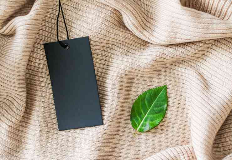 Tessuto, foglia e cartellino