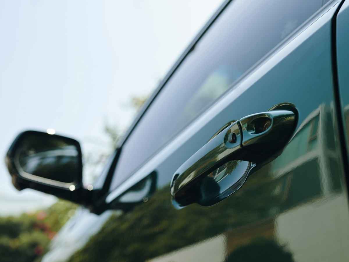 Dettaglio di un'auto elettrica