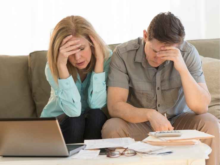 Famiglia preoccupata per Assegno