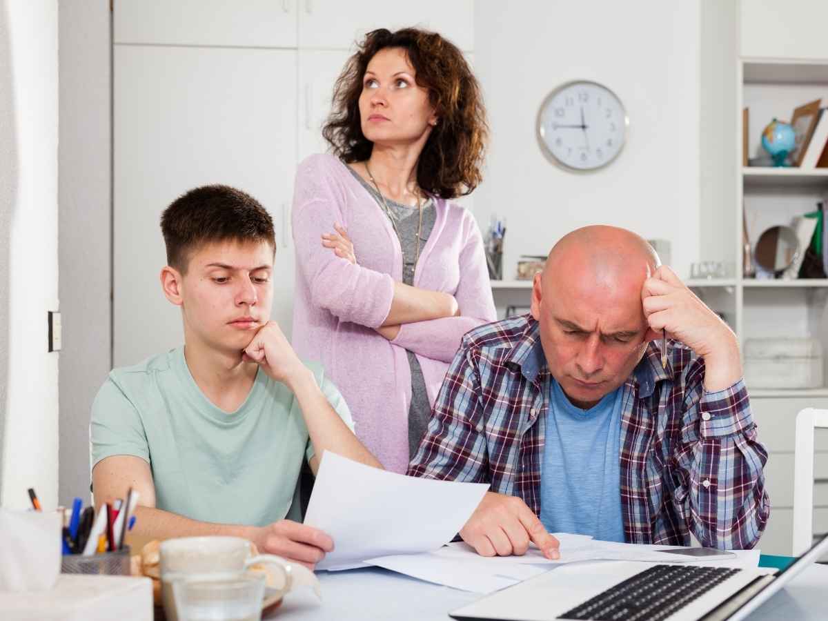 Famiglia preoccupata per Assegno unico
