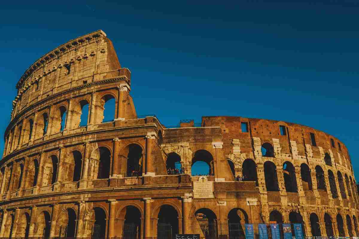 Cielo sereno sul colosseo