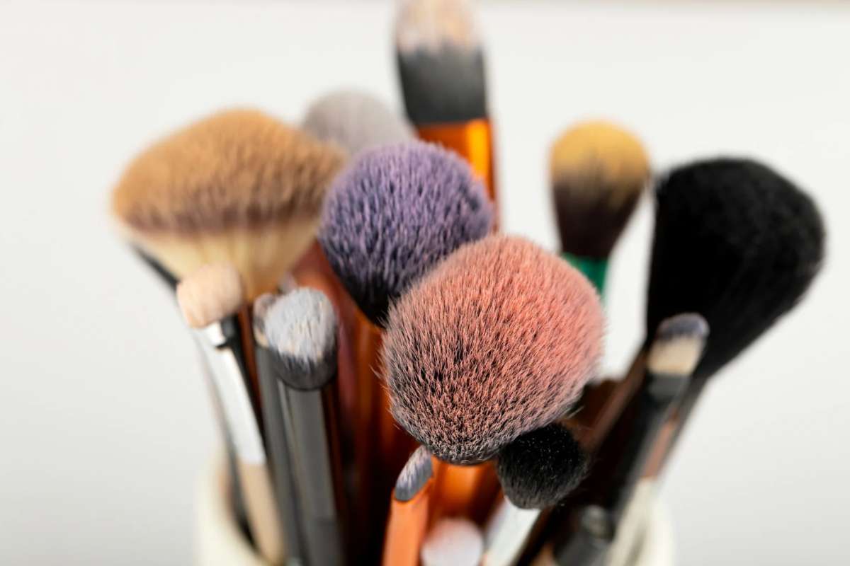 Pennelli da trucco sporchi